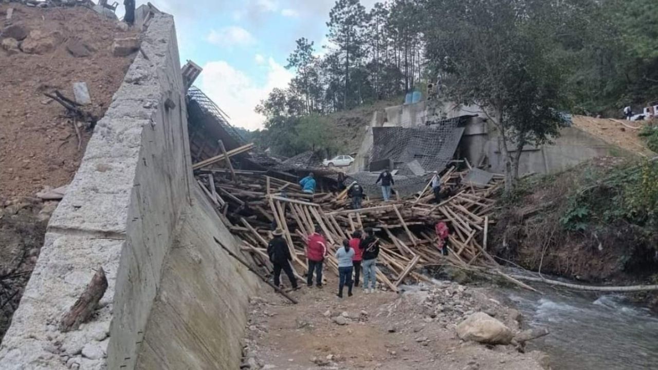 Colapsa puente en OAXACA Estas son las imágenes del derrumbe en