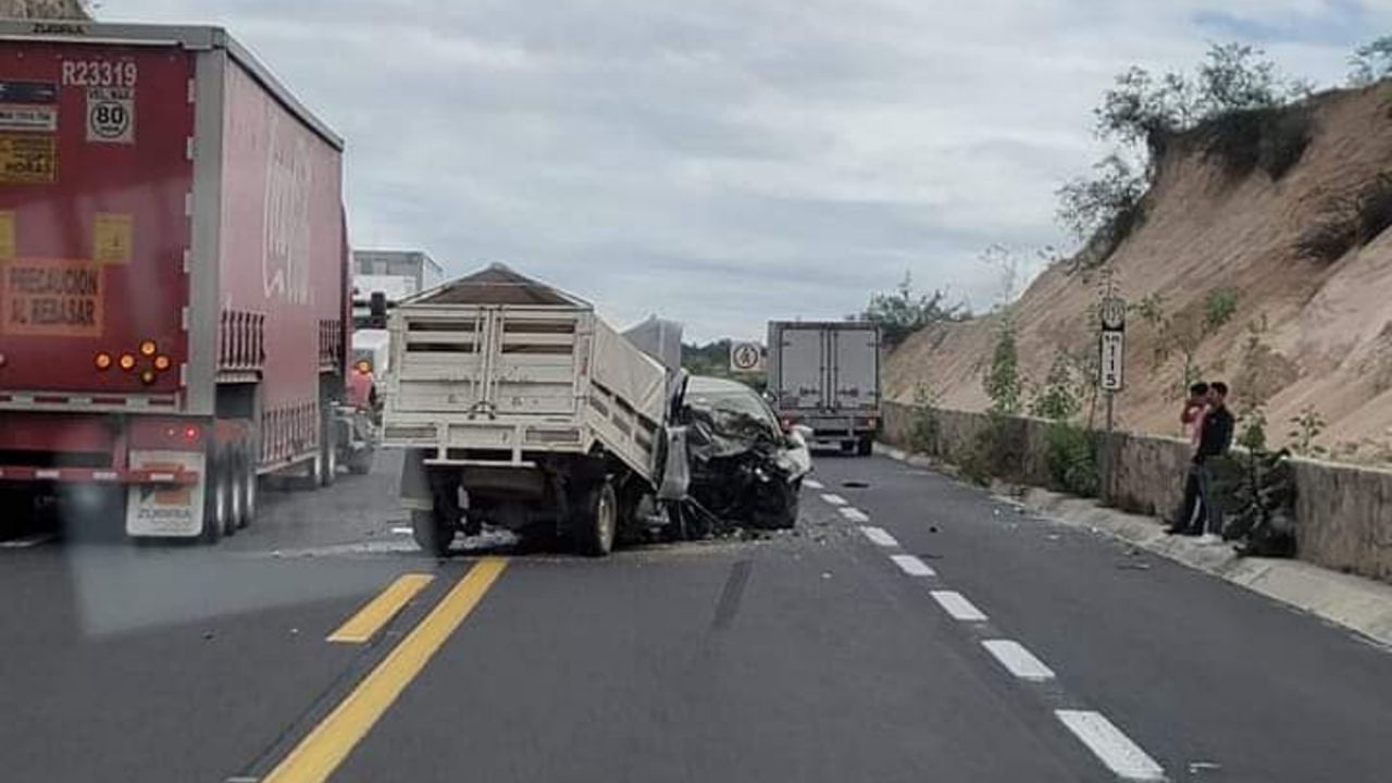 Tragedia En La Oaxaca Cuacnopalan Fuerte Choque Deja Dos Muertos Y Un Herido Heraldo De 3821