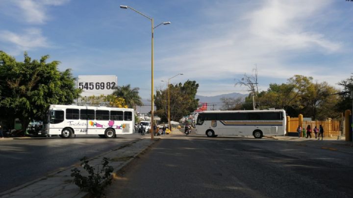 Bloqueos hoy 23 de febrero: Trabajadores de la UABJO vuelven a cerrar avenidas en Oaxaca