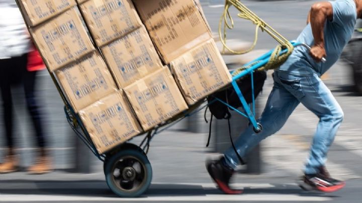 OAXACA | Ladrón es colgado de cabeza por robarle "diablito" a su patrón para comprarse un mezcal