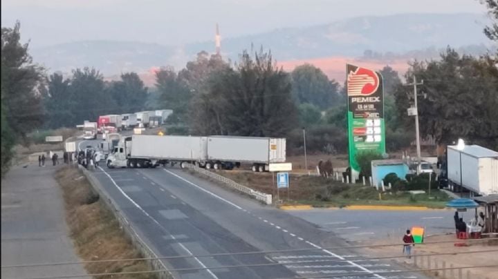 Lunes de Bloqueos en OAXACA chocholtecos detienen paso en carretera a Nochixtlán