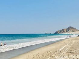 Playa Azul: El paraíso de aguas turquesas en OAXACA donde los cerros emergen del mar