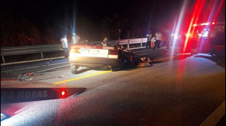 TAXI queda destrozado en la autopista OAXACA-Puerto Escondido; cuatro perdieron la vida