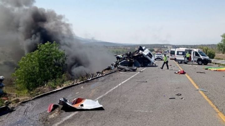 FUERTE ACCIDENTE en la autopista Cuacnopalan-OAXACA deja más de 20 muertos hoy 14 de mayo 2025