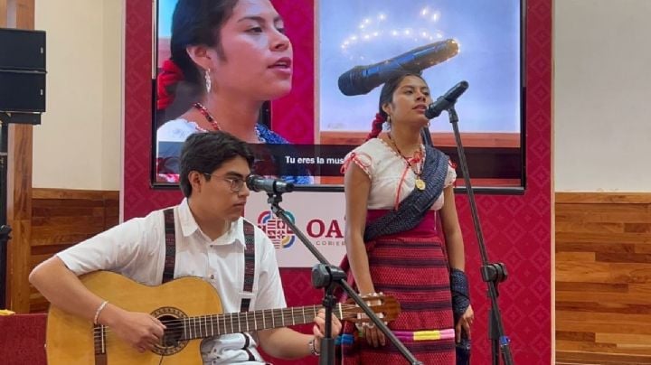 Azul y Alan cantan en zapoteco de Mitla para no dejar morir su lengua materna