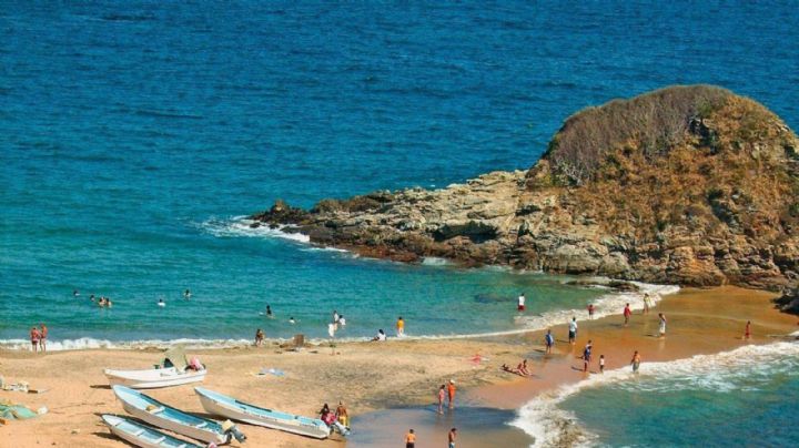 El Pueblo Mágico de Oaxaca con doradas arenas y playas para practicar surf