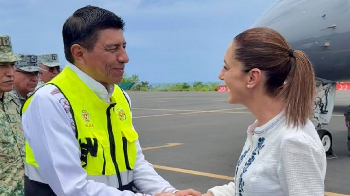 Sheinbaum llega a Oaxaca; realiza sobrevuelo en zonas afectadas tras paso de huracán Erick