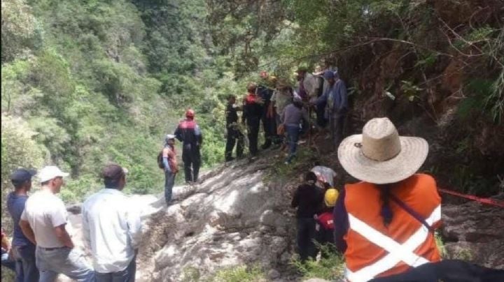Tragedia en la Cascada Esmeralda;recuperan el cuerpo de un hombre que cayó en una hondonada en la Mixteca oaxaqueña