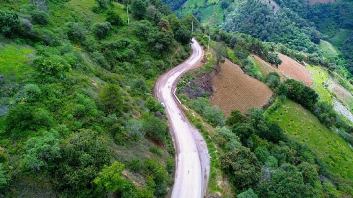 Salomón Jara inicia rehabilitación de la carretera Teotitlán-Huautla; inversión será de 40 millones de pesos
