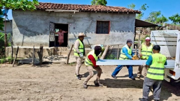 Estrategia Costa de Pie entrega más de 5 mil láminas GRATUITAS a damnificados por el Huracán Erick en Oaxaca. ¿En qué consisten los apoyos?