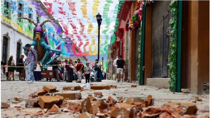 Clausuran obras en el andador turístico de Oaxaca por caída de ladrillos tras el sismo del sábado en Tlacolula